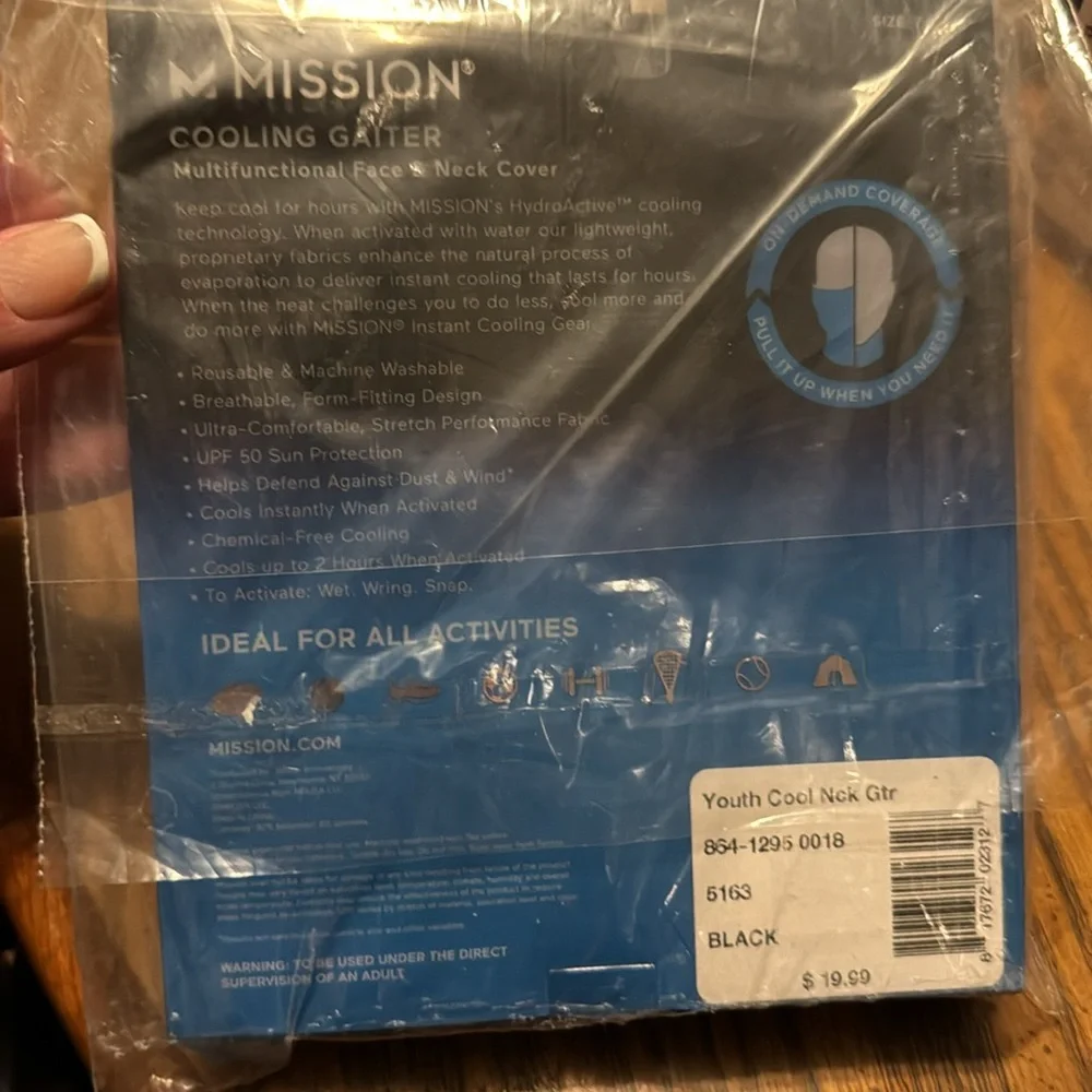 Brand new Mission cooling gaiter black, youth